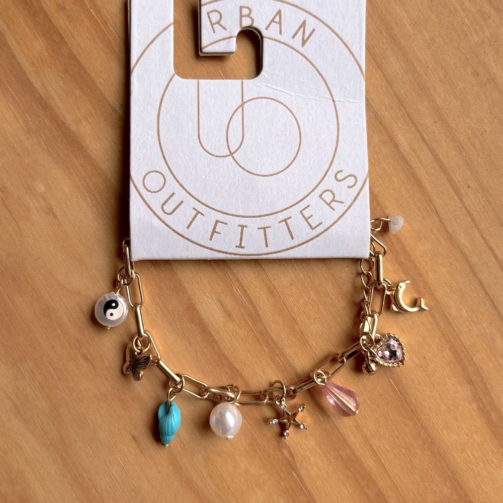 🆕Urban Outfitters Charm Bracelet🐬